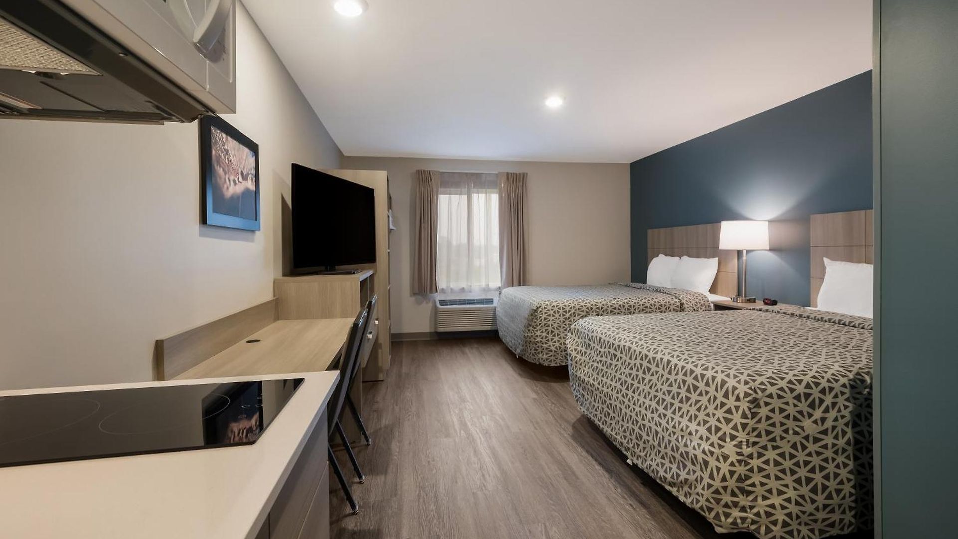 Hotel Woodspring Airport