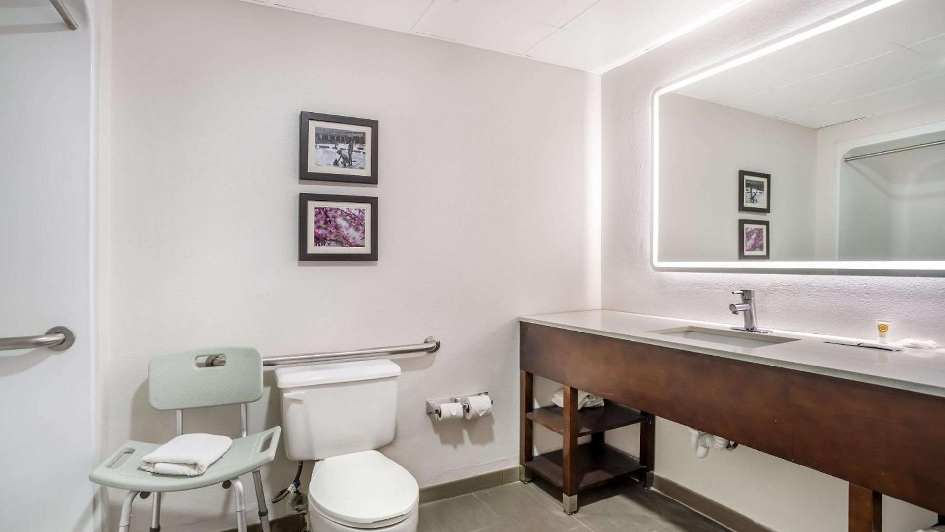 Inn Comfort Airport Uptown 3*
