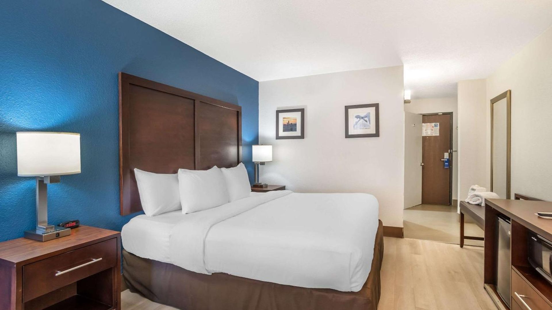 Comfort Airport Uptown 3*