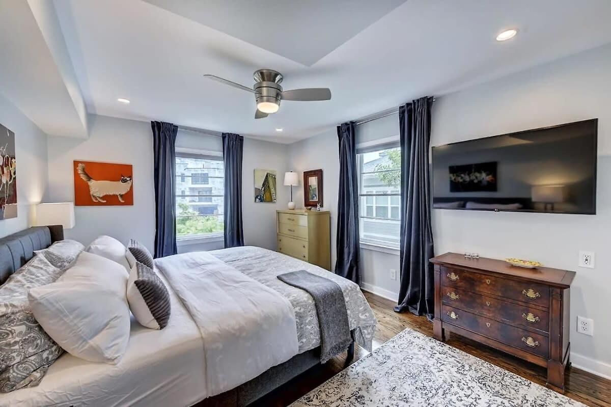 Relax And Recharge In Myers Park Holiday home *
