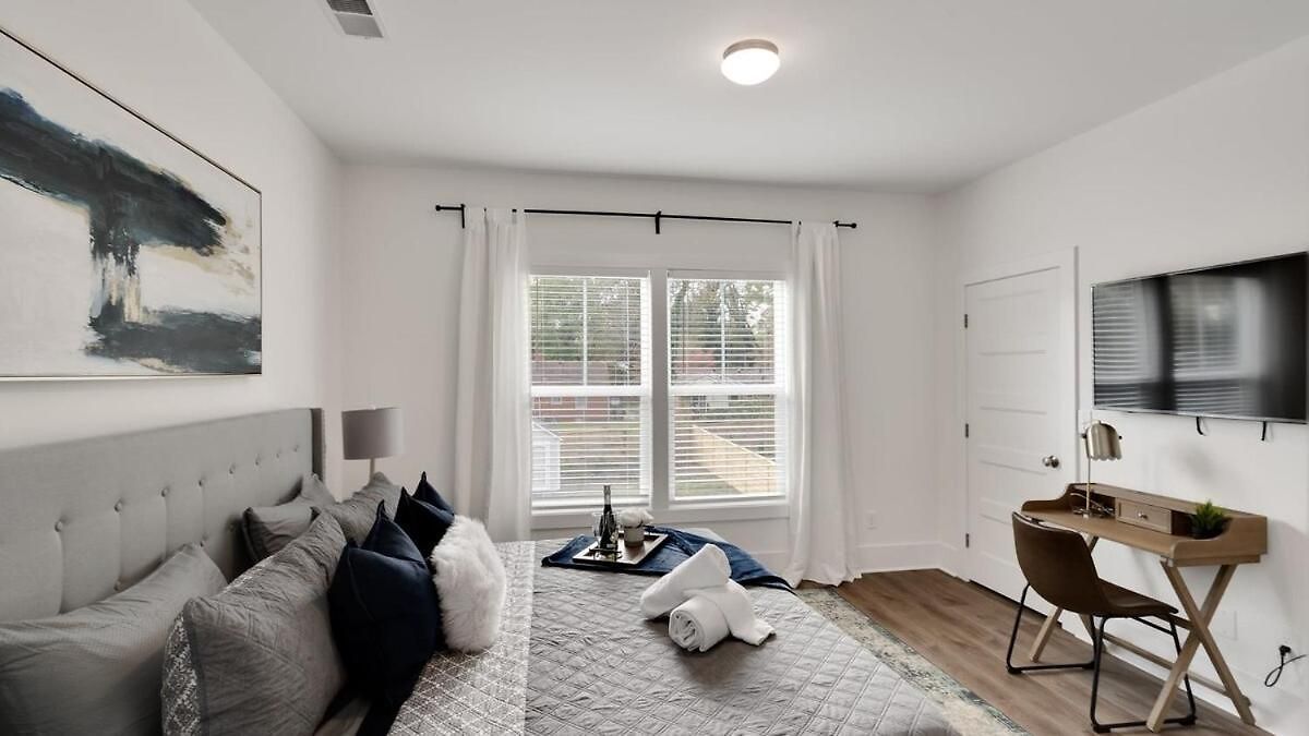 Stylish Two Story Close To South End And Uptown Holiday home *