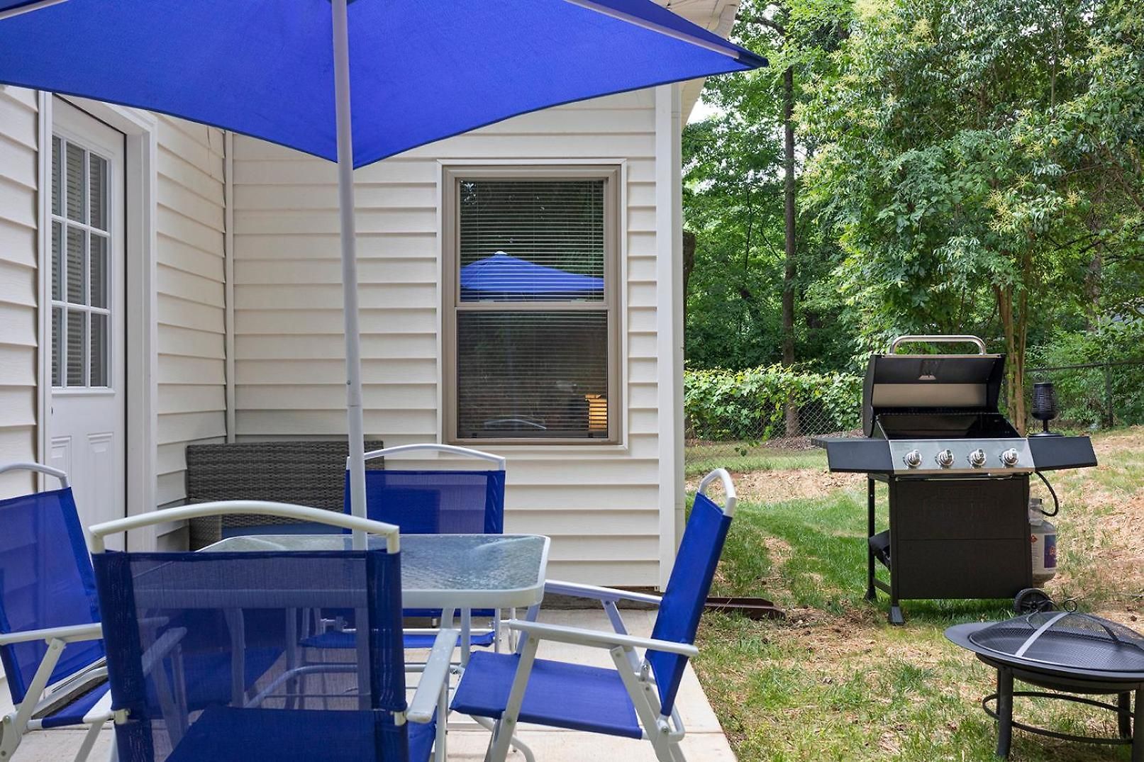 Cozy & Modern Close To Uptown & Airport Holiday home