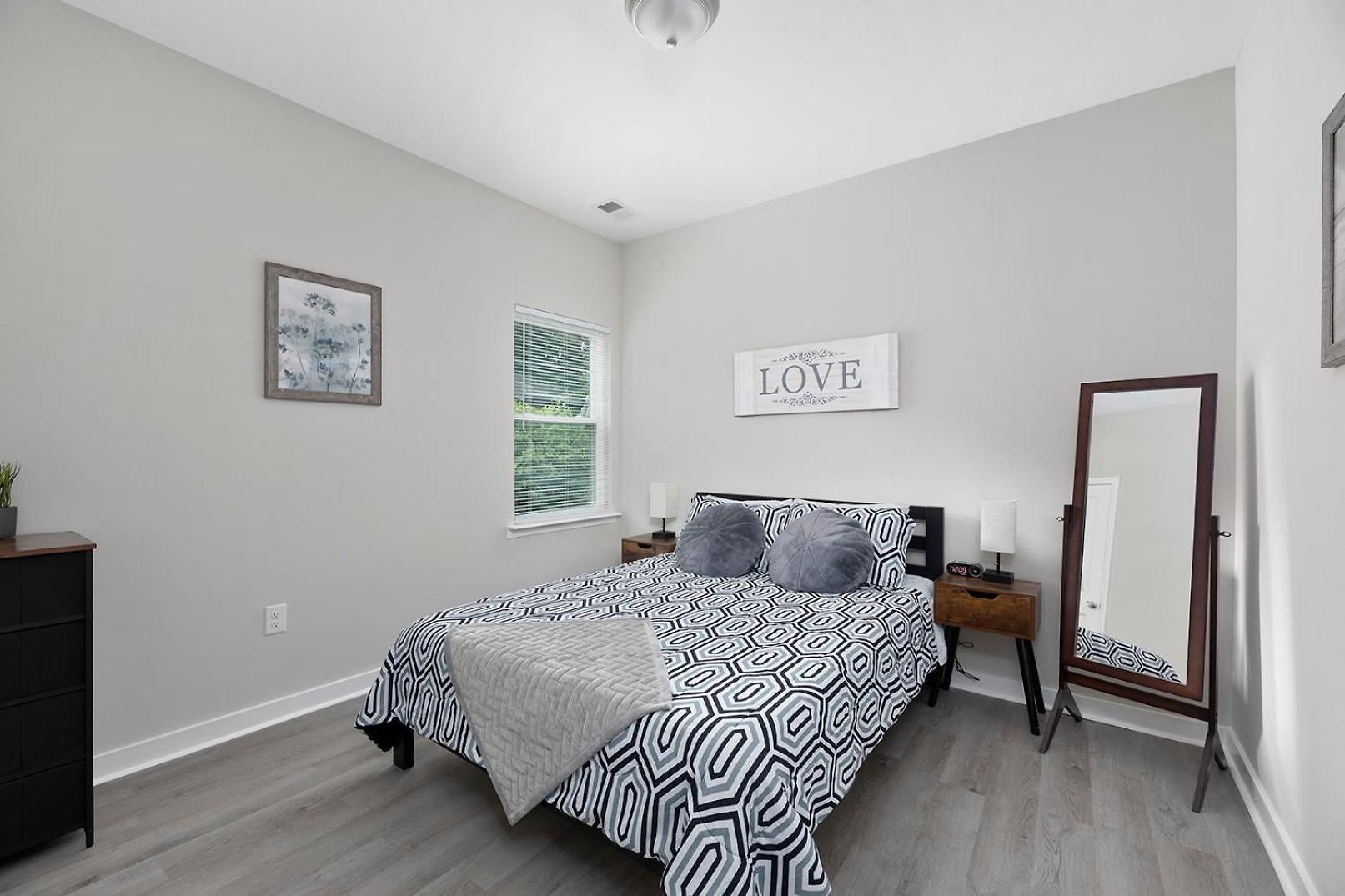 Holiday home Cozy & Modern Close To Uptown & Airport *