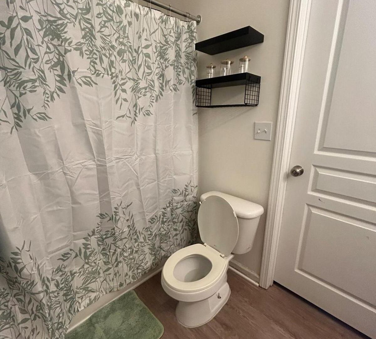 Spacious 2 Bedroom With 4 Beds And Free Parking Apartment