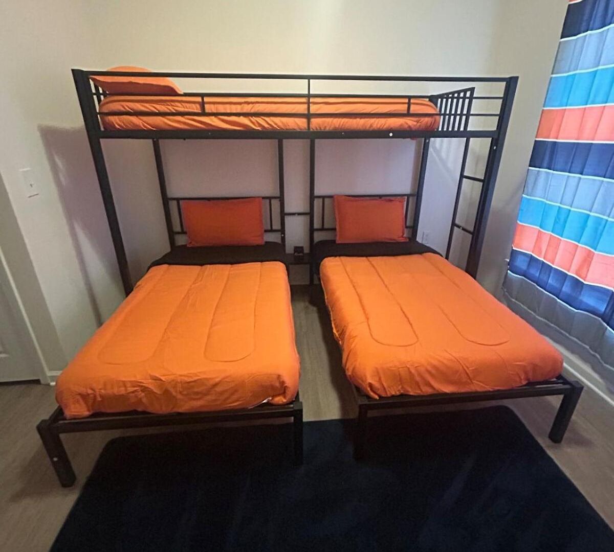 Spacious 2 Bedroom With 4 Beds And Free Parking * Charlotte