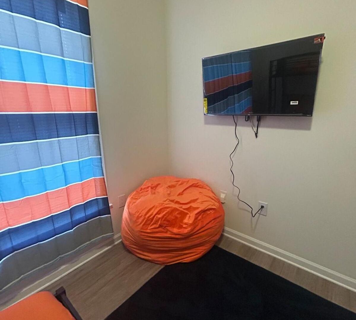 Spacious 2 Bedroom With 4 Beds And Free Parking * Charlotte