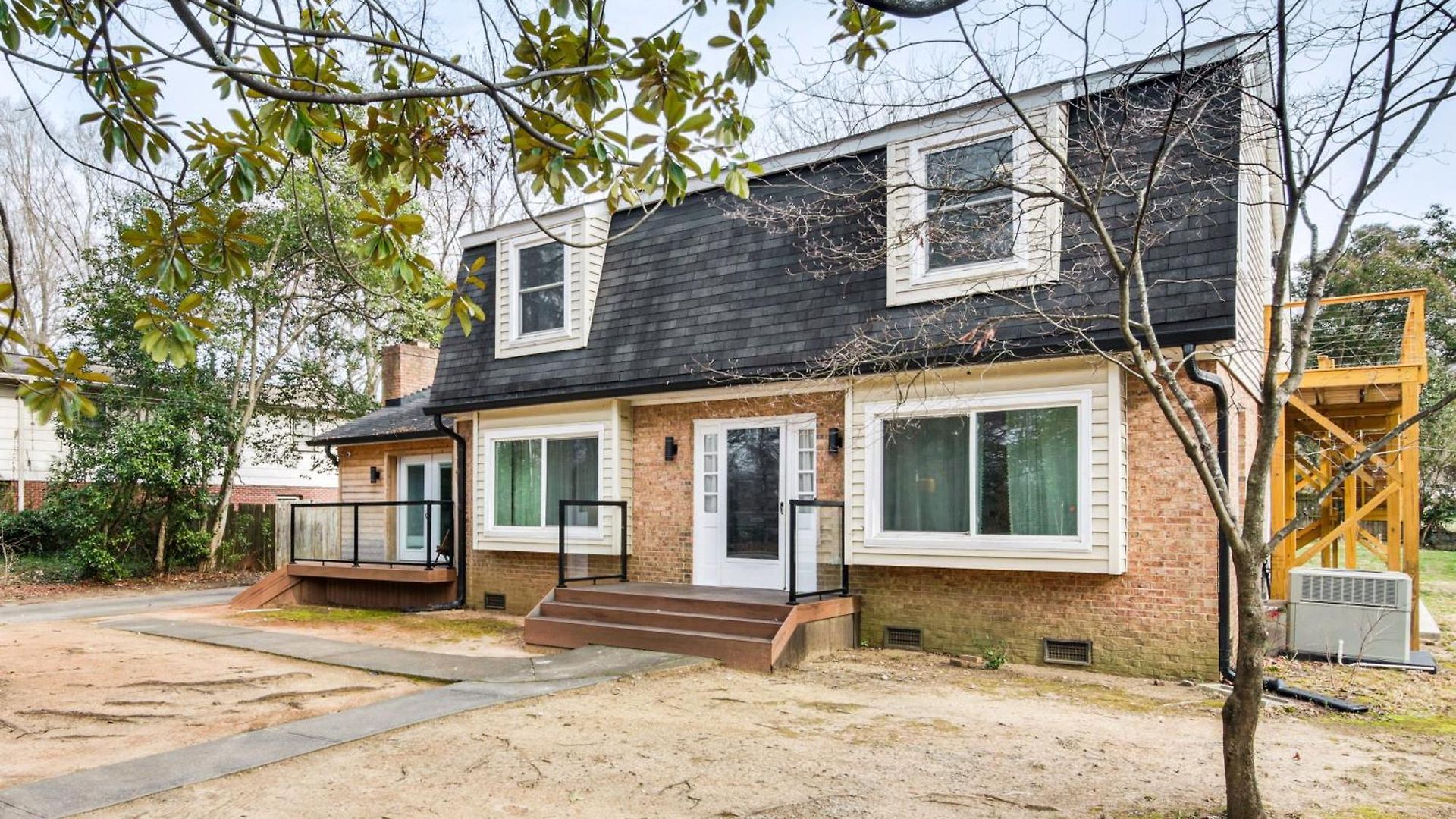 6 Mi To Spectrum Center: Spacious Getaway W/ Deck *