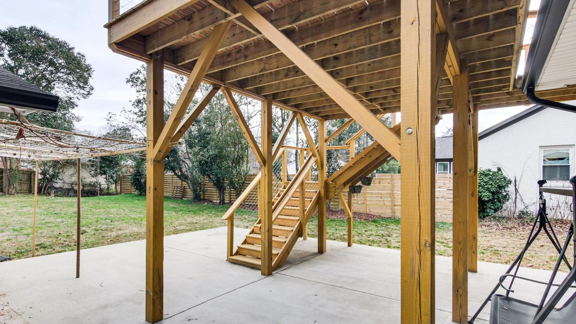 Holiday home 6 Mi To Spectrum Center: Spacious Getaway W/ Deck
