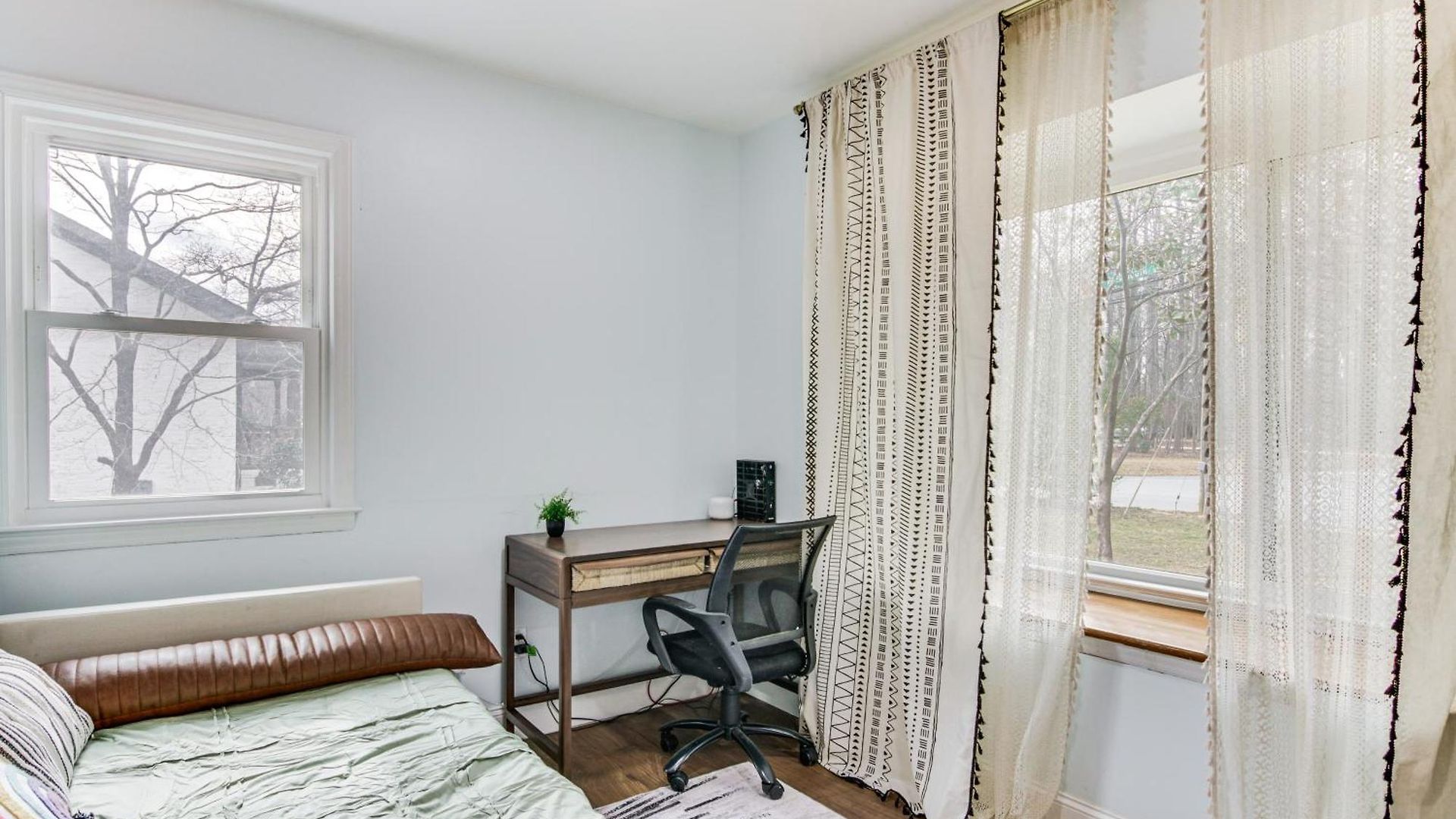 6 Mi To Spectrum Center: Spacious Getaway W/ Deck Holiday home Charlotte
