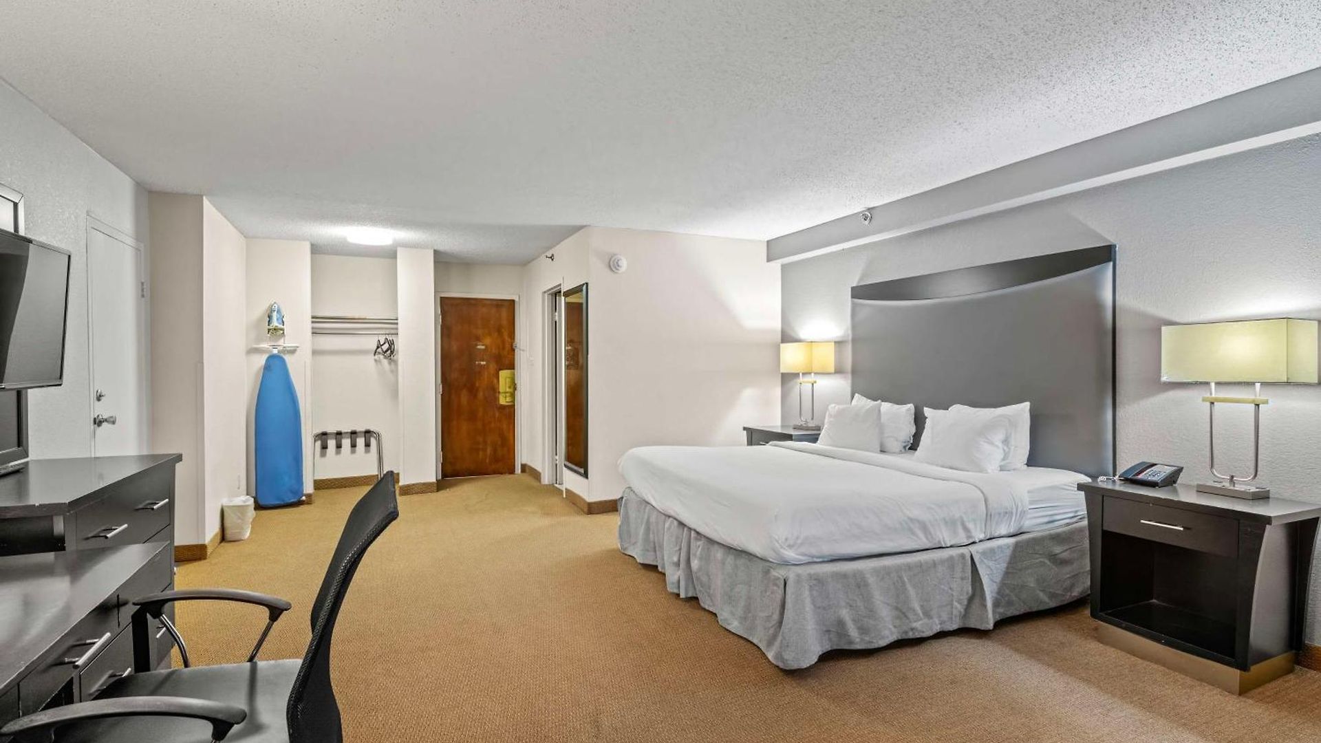 Red Lion 3*