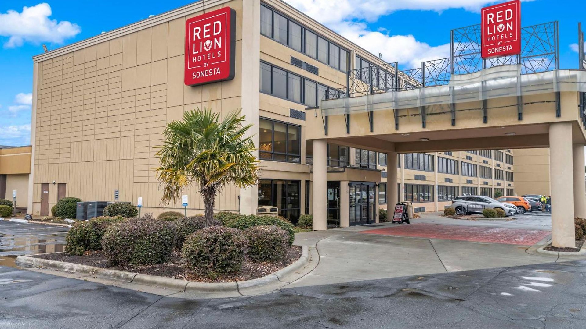 Red Lion Hotel 3*