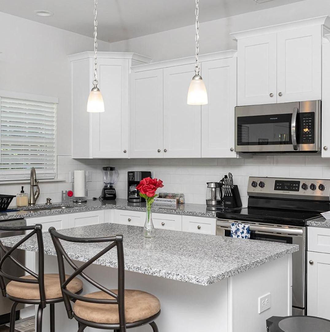 Fresh & Comfy Near Uptown With Hottub & Private Yard * Charlotte