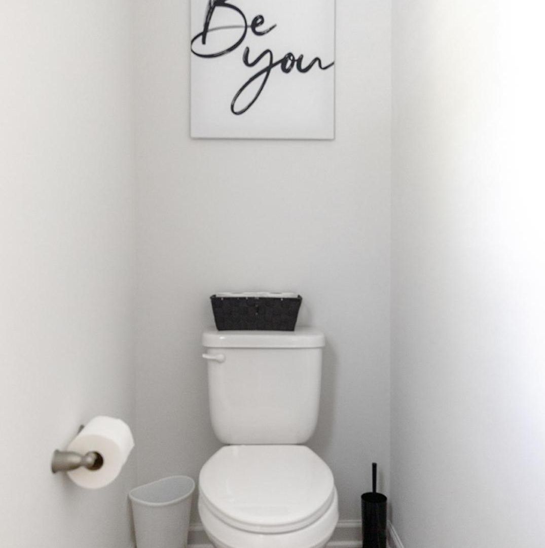 Fresh & Comfy Near Uptown With Hottub & Private Yard Holiday home