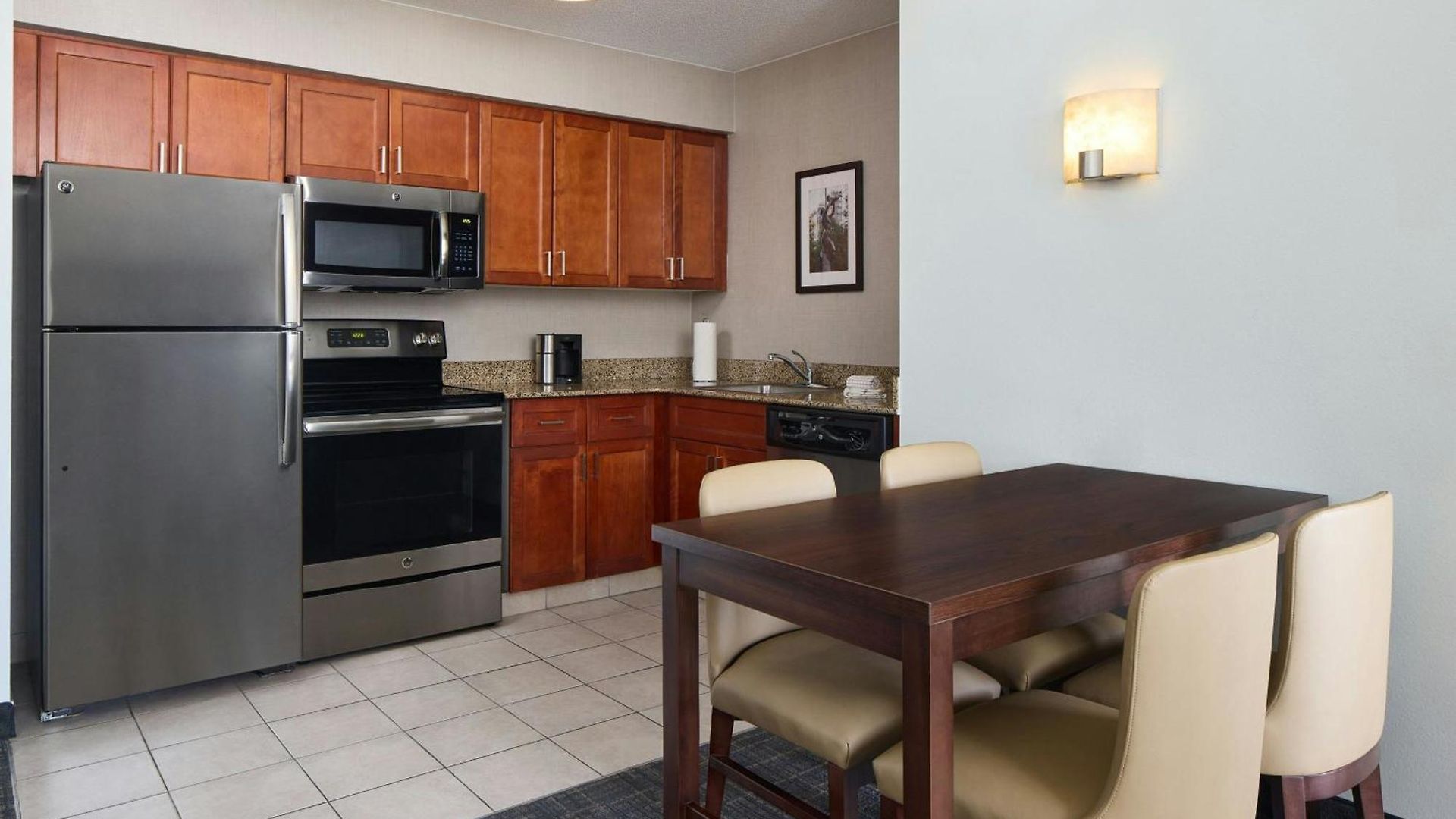 Uptown Hotel 3*