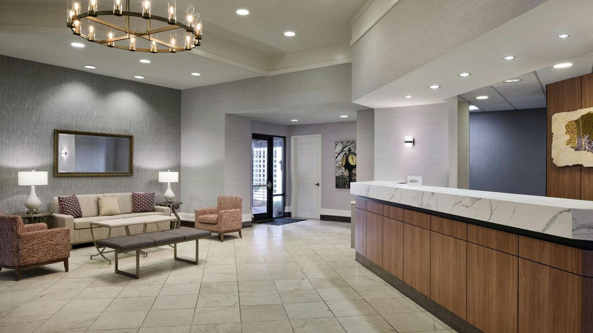 Uptown Hotel 3*