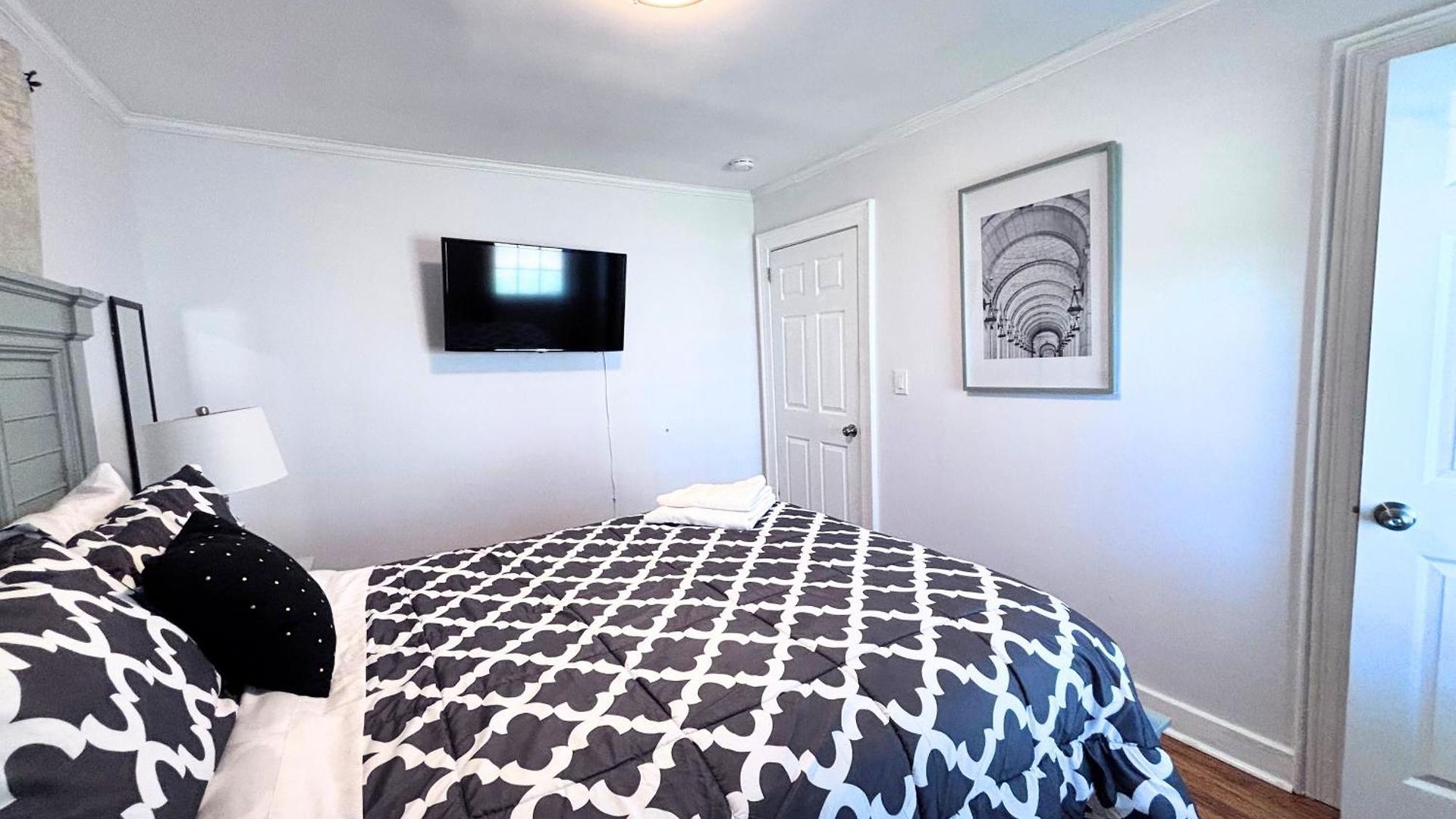 Charming 3 Bdrm In - 1 Mile To Uptown Holiday home