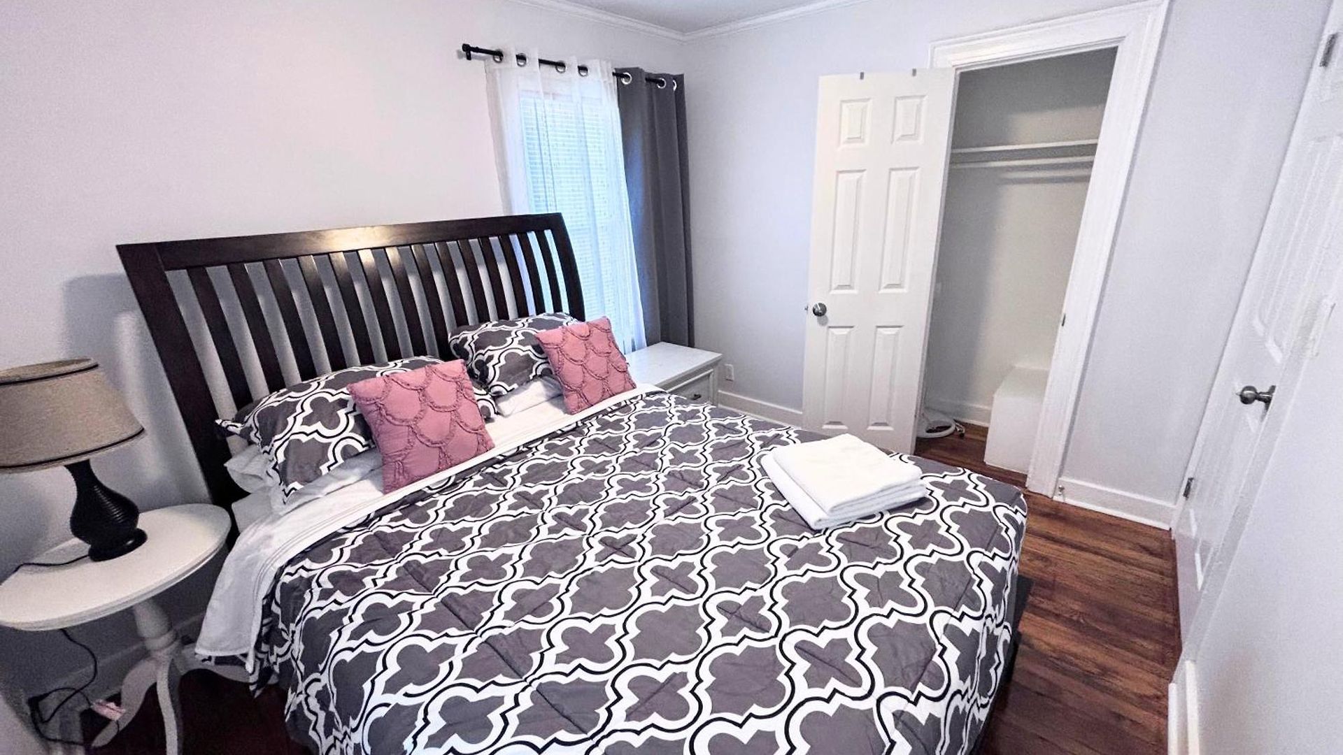 Holiday home Charming 3 Bdrm In - 1 Mile To Uptown