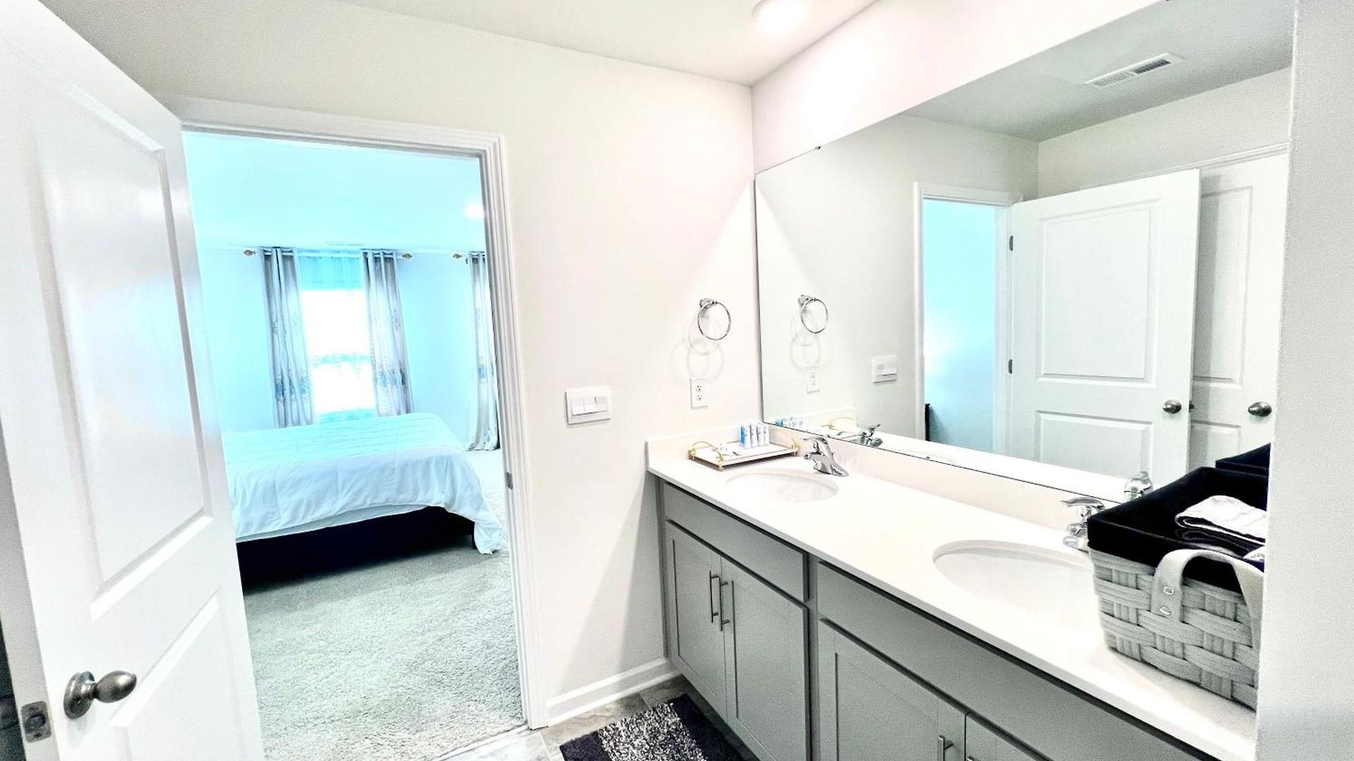 Holiday home Spacious 4-bedroom House,6beds With Office Space Charlotte