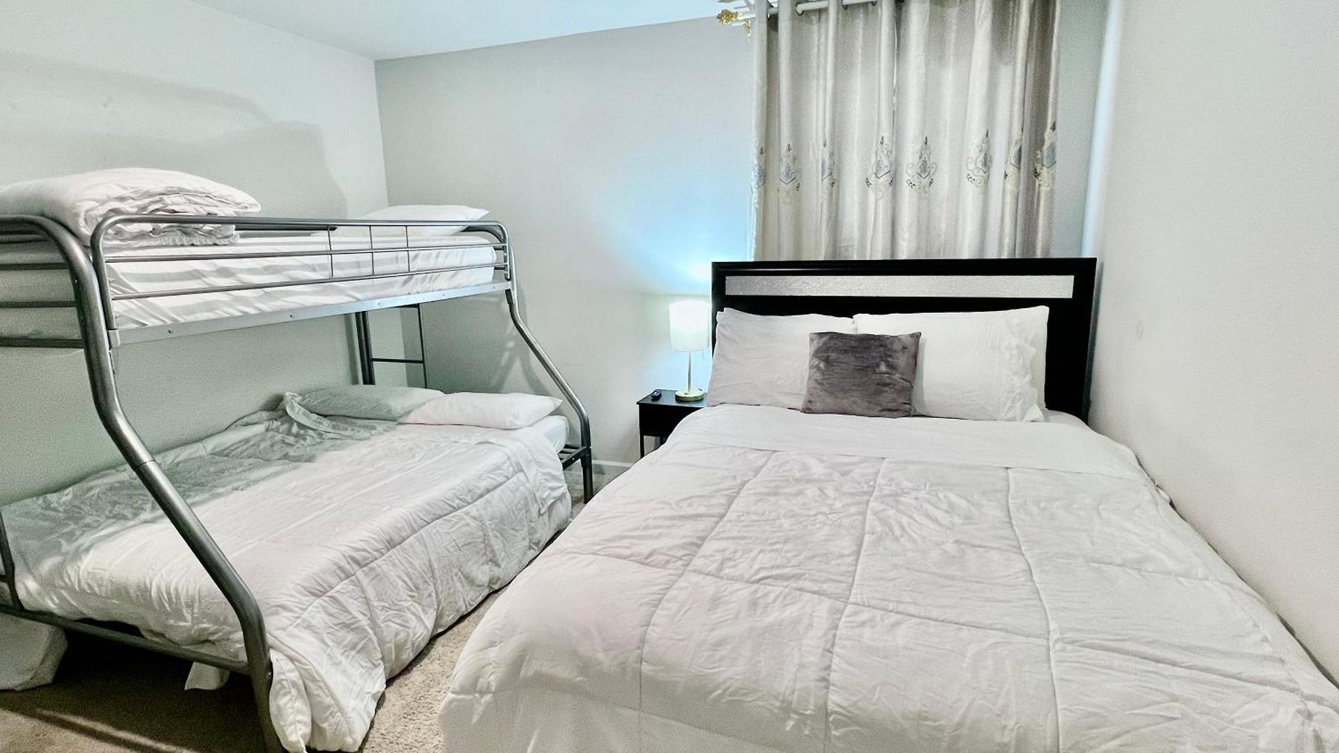 Spacious 4-bedroom House,6beds With Office Space Holiday home