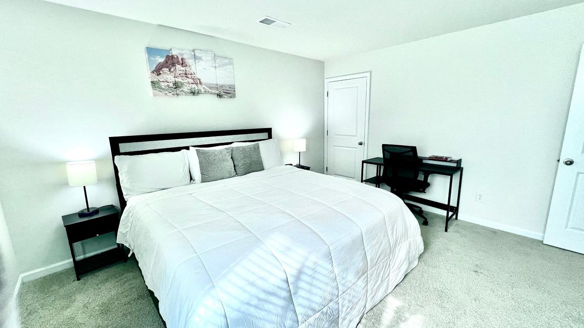 Spacious 4-bedroom House,6beds With Office Space *