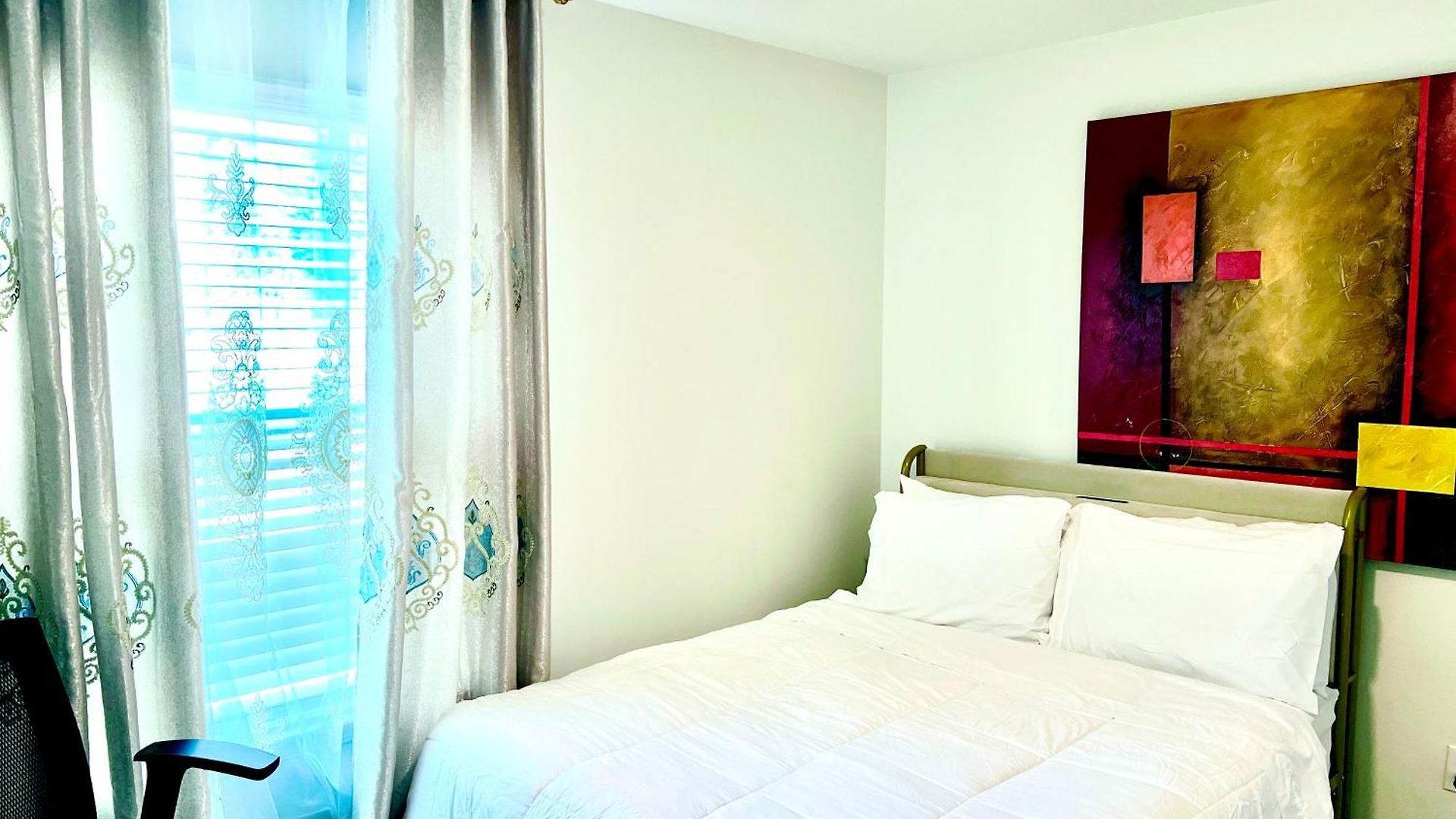 Spacious 4-bedroom House,6beds With Office Space Holiday home *
