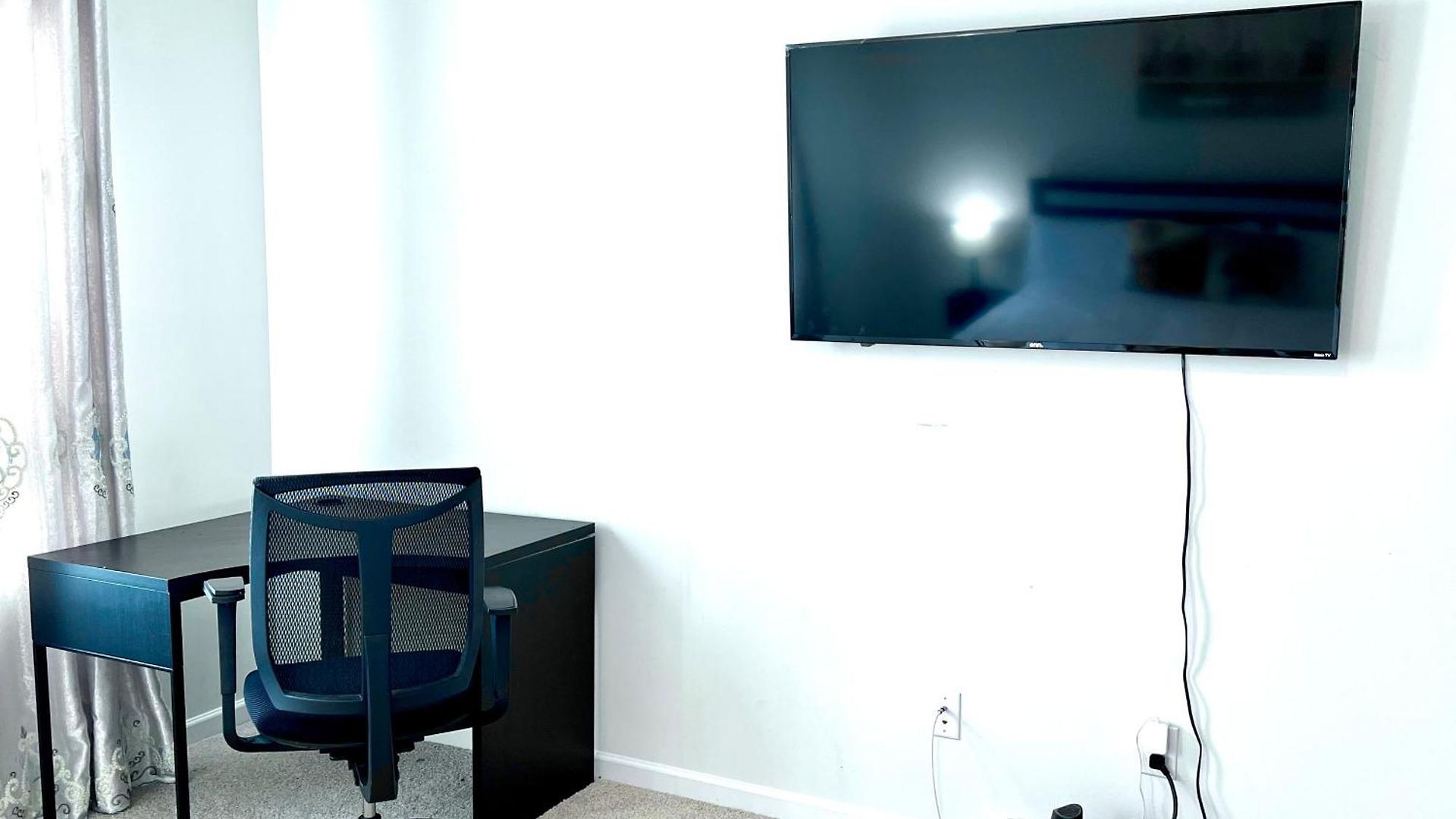 Spacious 4-bedroom House,6beds With Office Space Charlotte