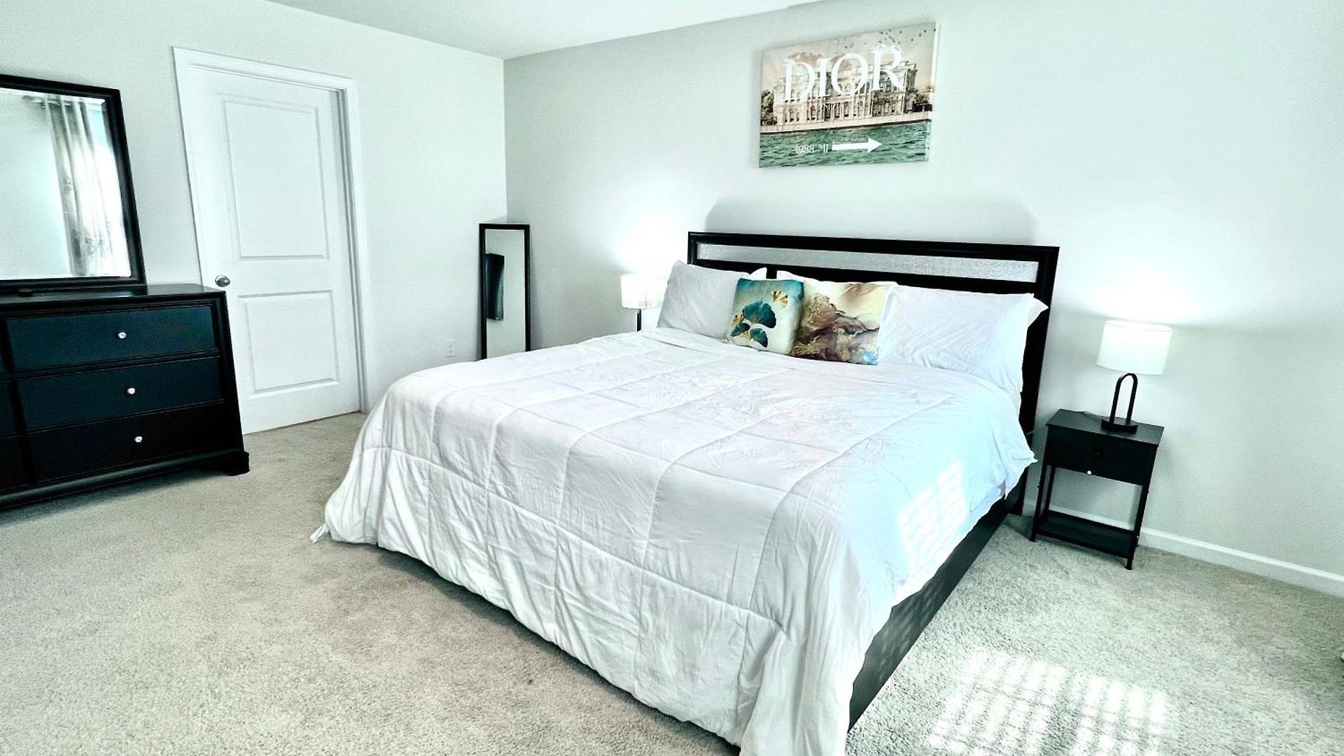 Spacious 4-bedroom House,6beds With Office Space Holiday home