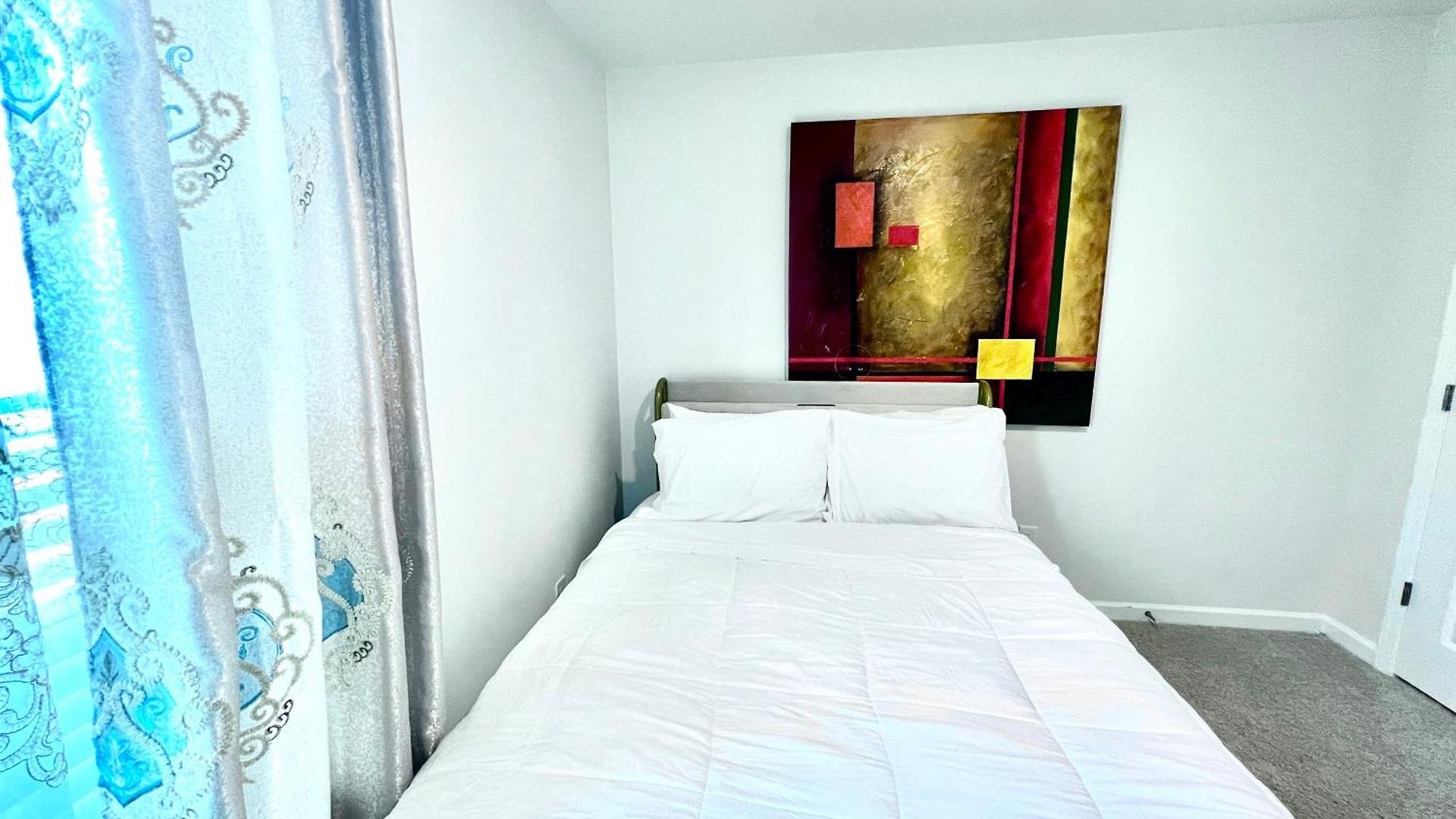 Spacious 4-bedroom House,6beds With Office Space *