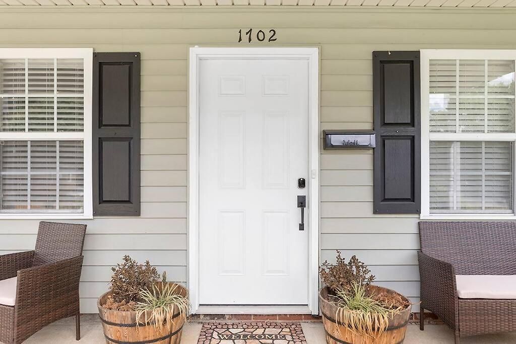 Unique Cozy 6 Min 2 Uptown Fire Pit & Yard Holiday home *