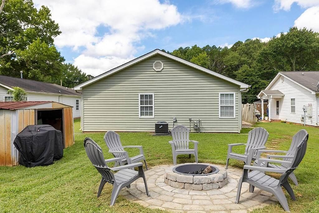 Holiday home Unique Cozy 6 Min 2 Uptown Fire Pit & Yard *