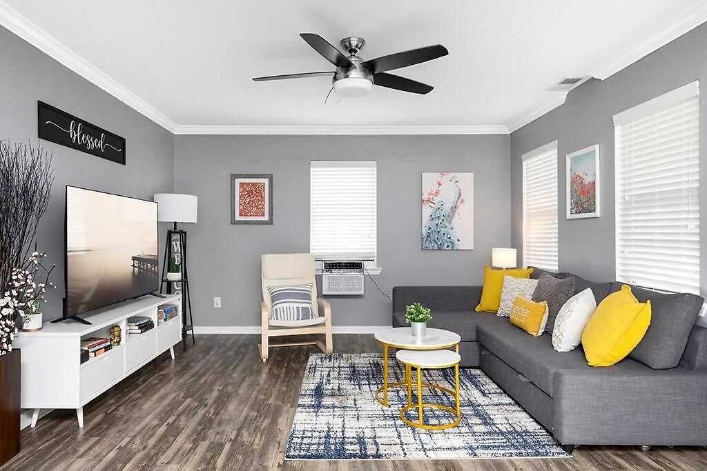 Unique Cozy 6 Min 2 Uptown Fire Pit & Yard *