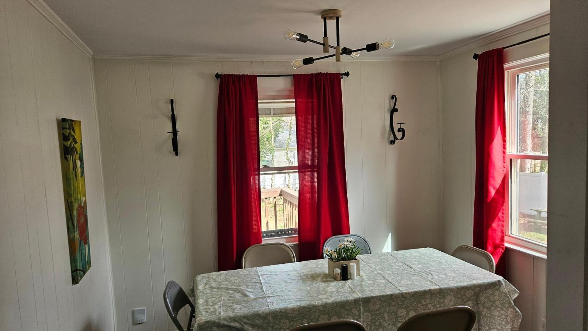 Private Single Level Standalone House Large Lot - 3 Bedrooms *