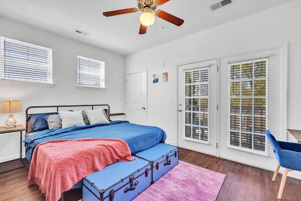 King Luxe Near Shopping & Entertainment Charlotte