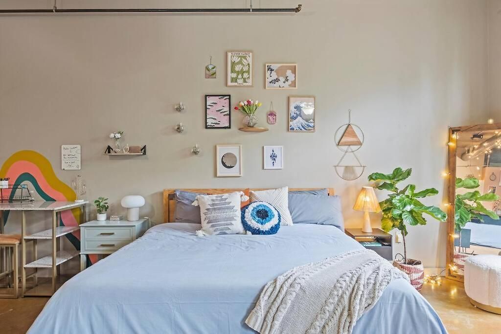 Fun & Eccentric + Uptown + Getaway + King Apartment Charlotte