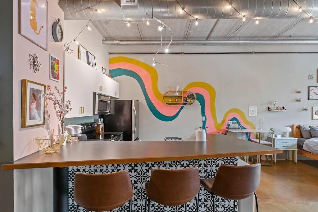 Fun & Eccentric + Uptown + Getaway + King * Charlotte