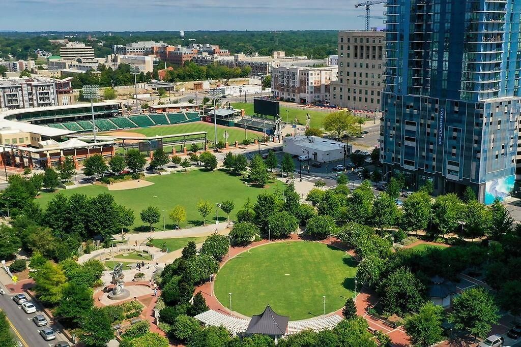 Fun & Eccentric + Uptown + Getaway + King Apartment Charlotte