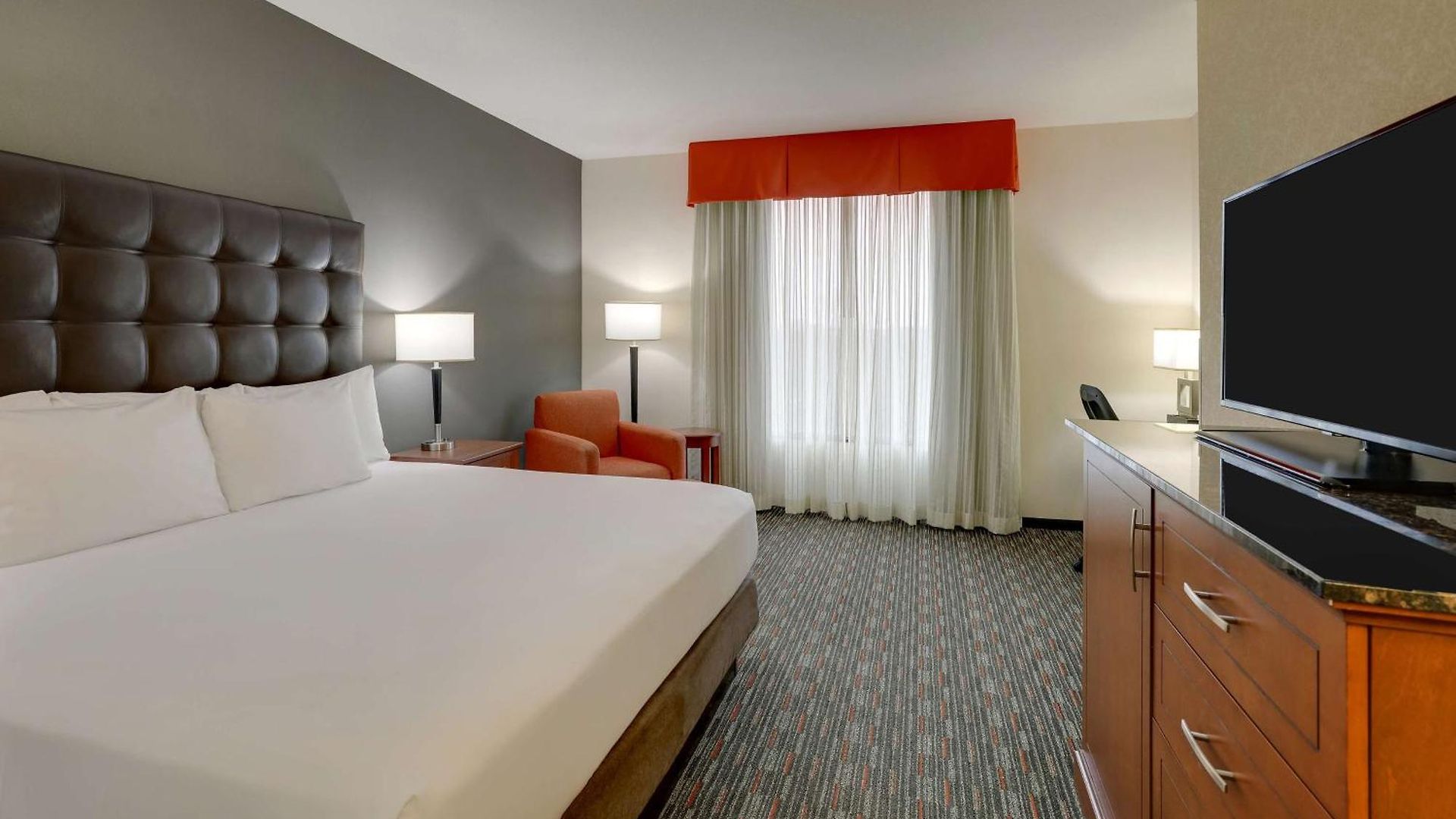Drury & Arrowood Hotel 4*
