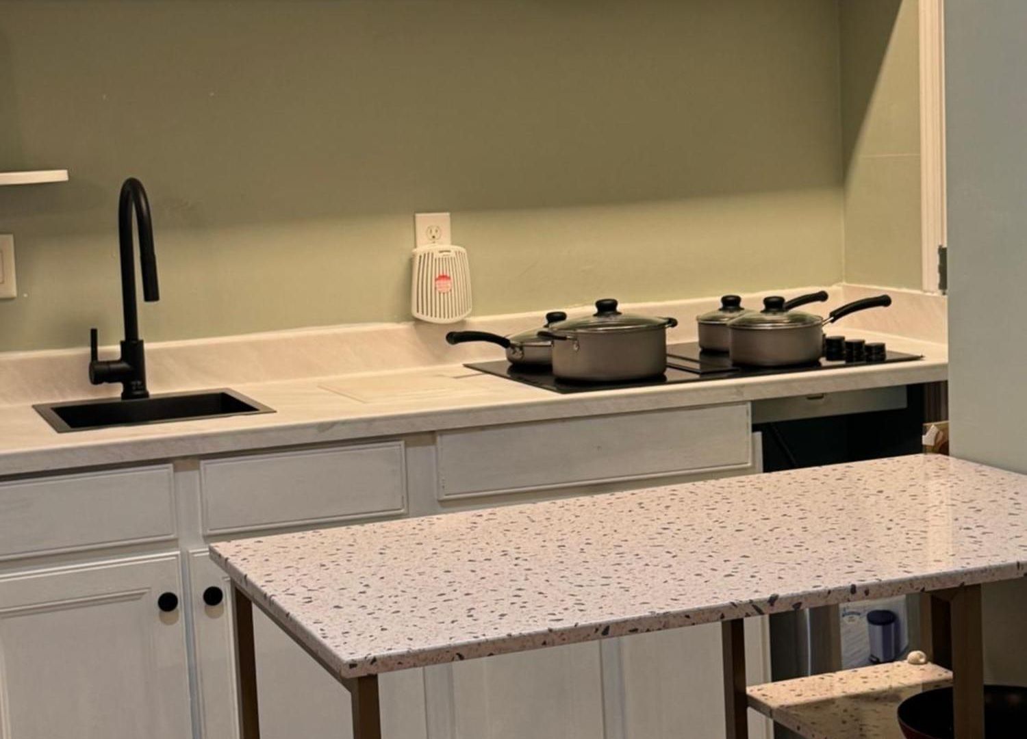 20min To International Airport! 10min To Pnc Music! Wifi Apartment