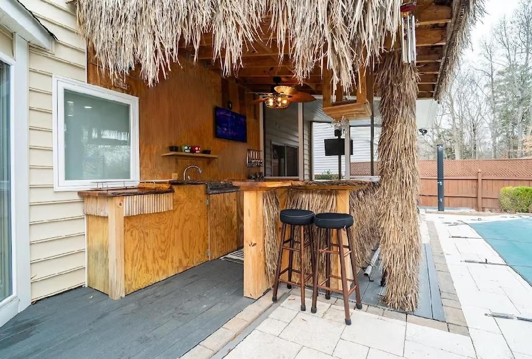 Apartment Tropical Oasis With Tiki Bar, Firepit, Seasonal Pool *