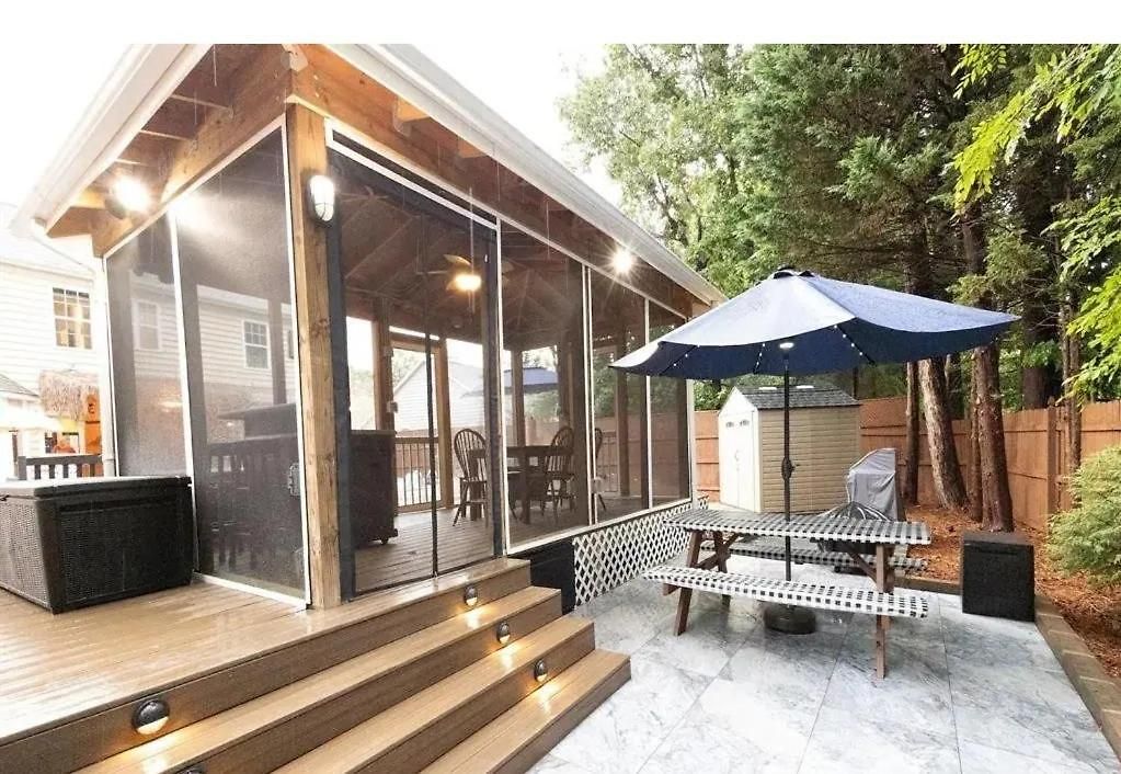 Tropical Oasis With Tiki Bar, Firepit, Seasonal Pool *
