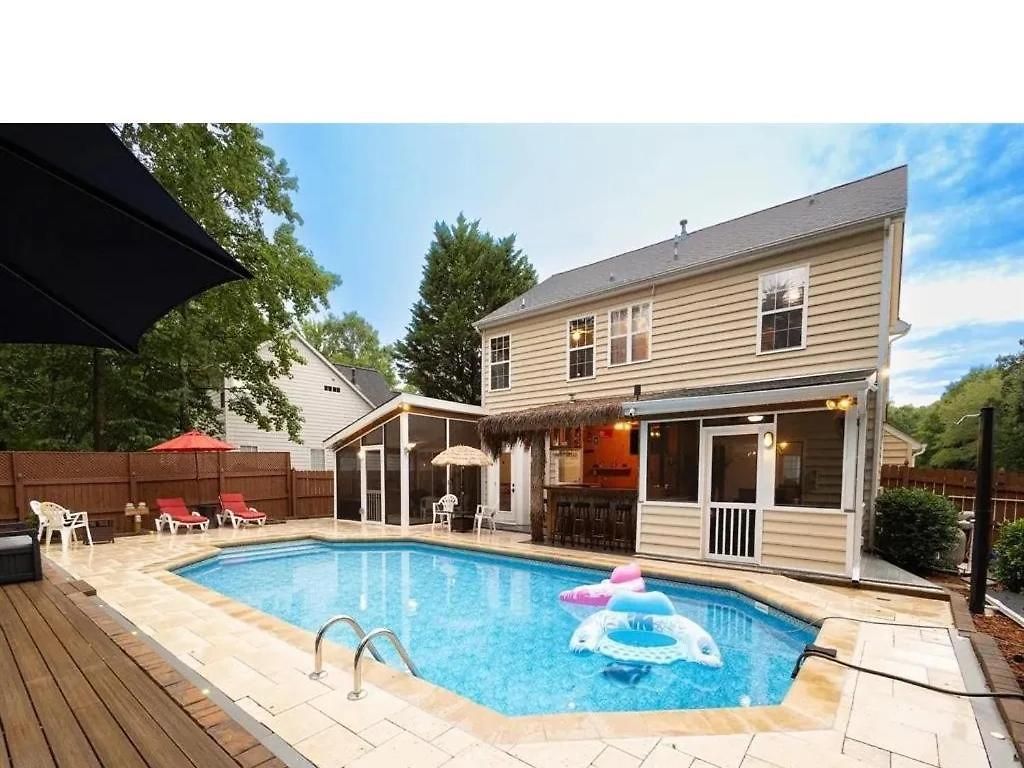 Tropical Oasis With Tiki Bar, Firepit, Seasonal Pool Charlotte