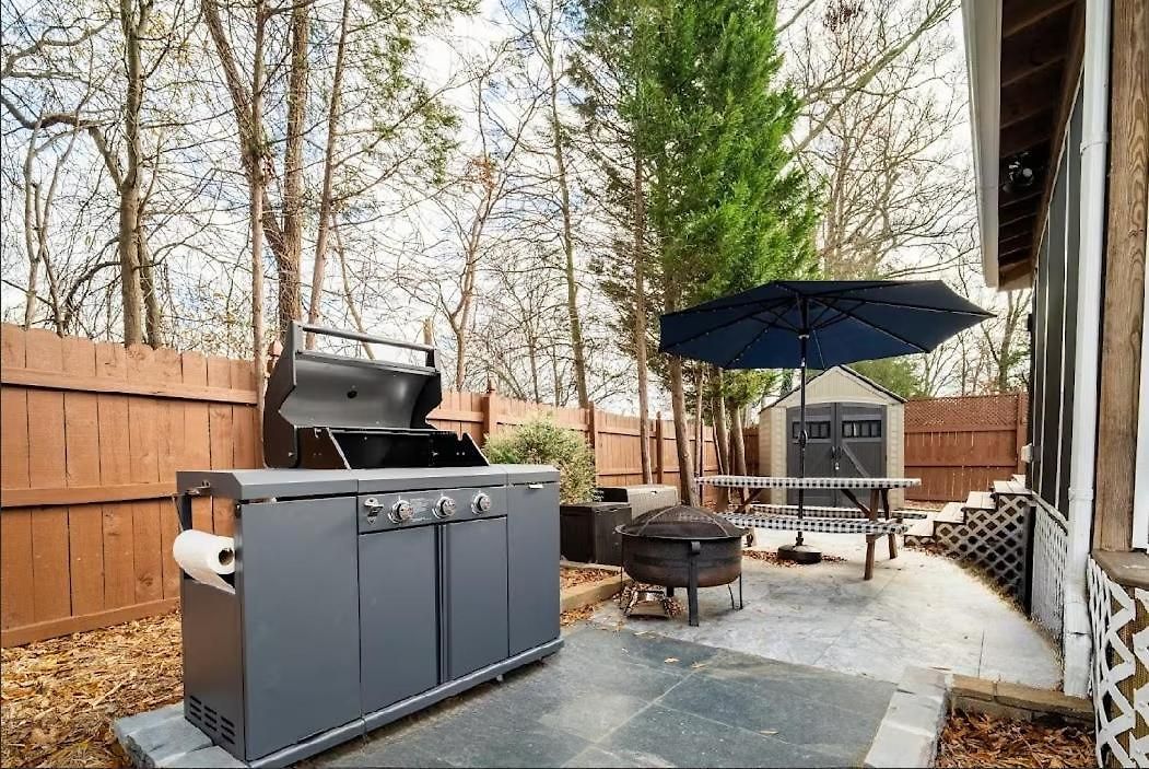 Apartment Tropical Oasis With Tiki Bar, Firepit, Seasonal Pool Charlotte