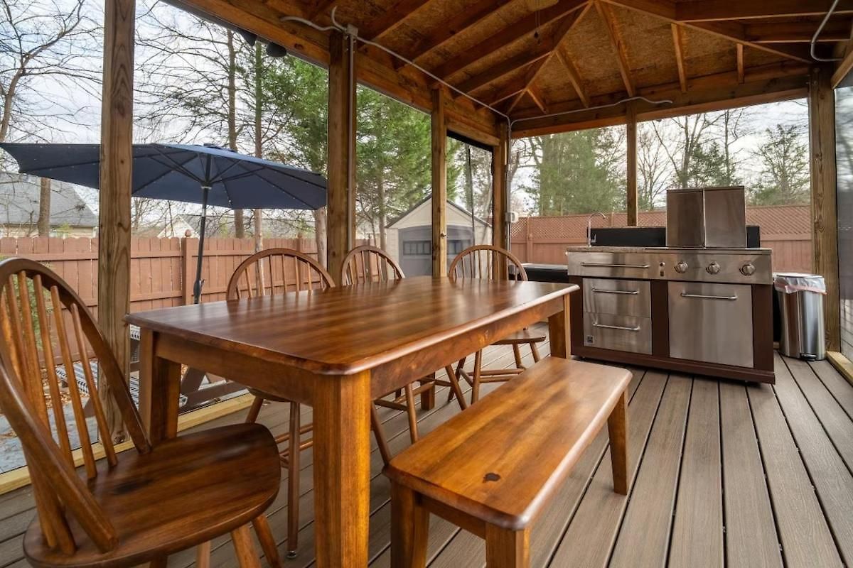 Tropical Oasis With Tiki Bar, Firepit, Seasonal Pool Apartment *