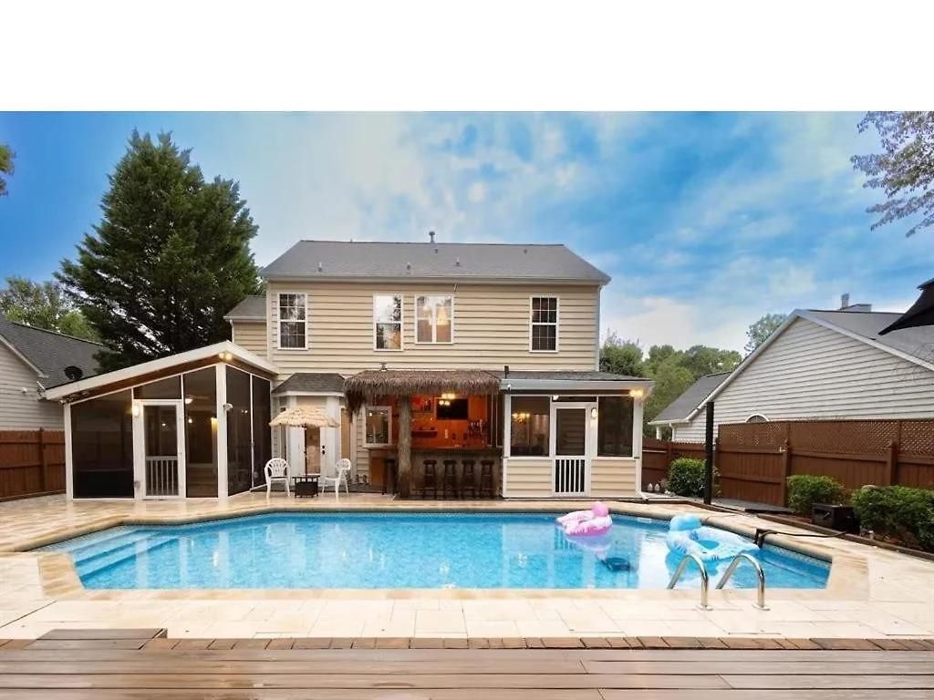 Tropical Oasis With Tiki Bar, Firepit, Seasonal Pool *