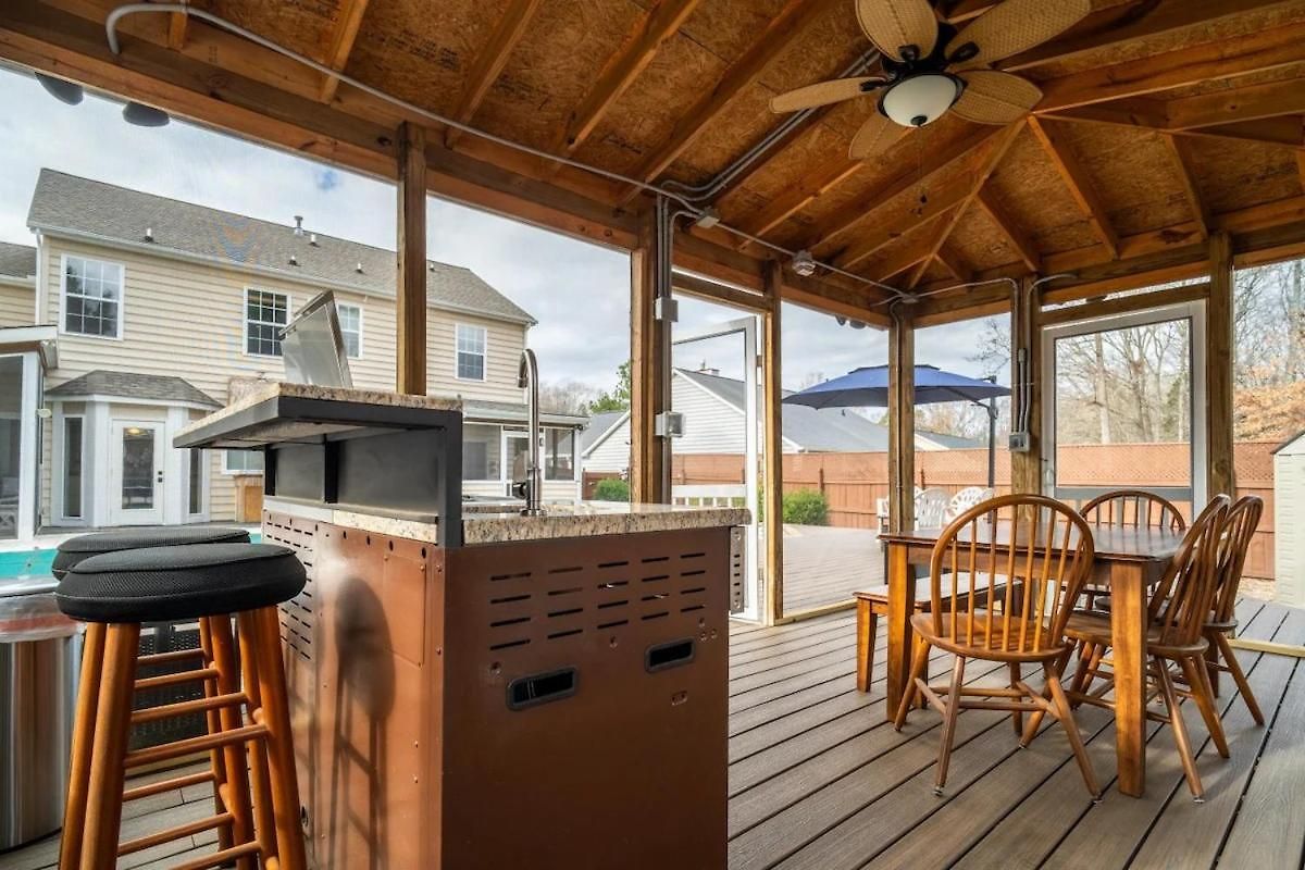 Apartment Tropical Oasis With Tiki Bar, Firepit, Seasonal Pool