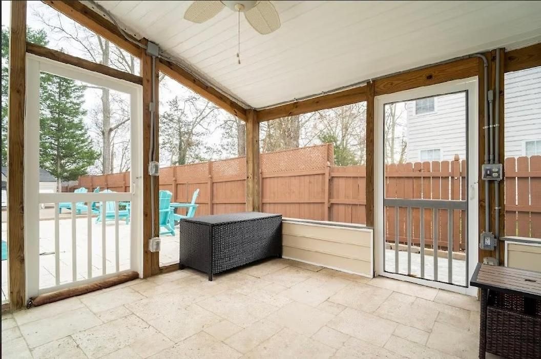 Tropical Oasis With Tiki Bar, Firepit, Seasonal Pool *