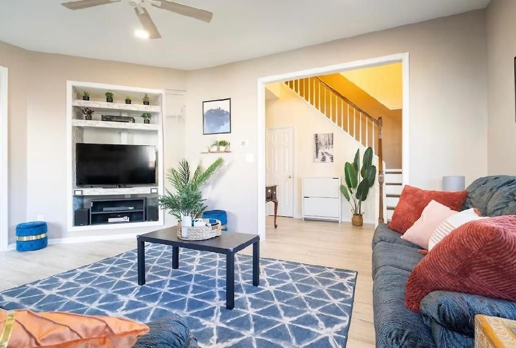 Tropical Oasis With Tiki Bar, Firepit, Seasonal Pool Apartment
