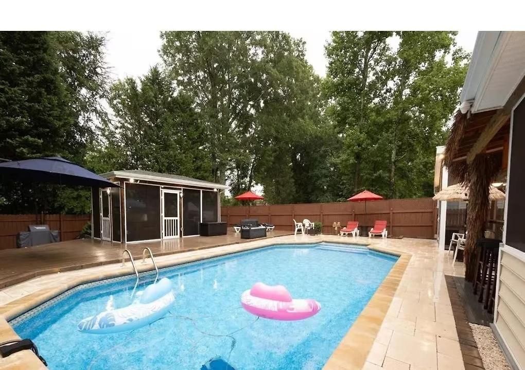 Apartment Tropical Oasis With Tiki Bar, Firepit, Seasonal Pool Charlotte