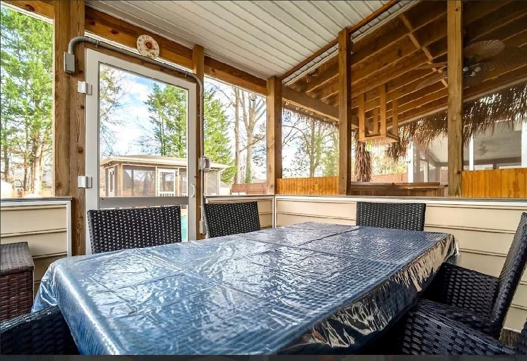 Tropical Oasis With Tiki Bar, Firepit, Seasonal Pool