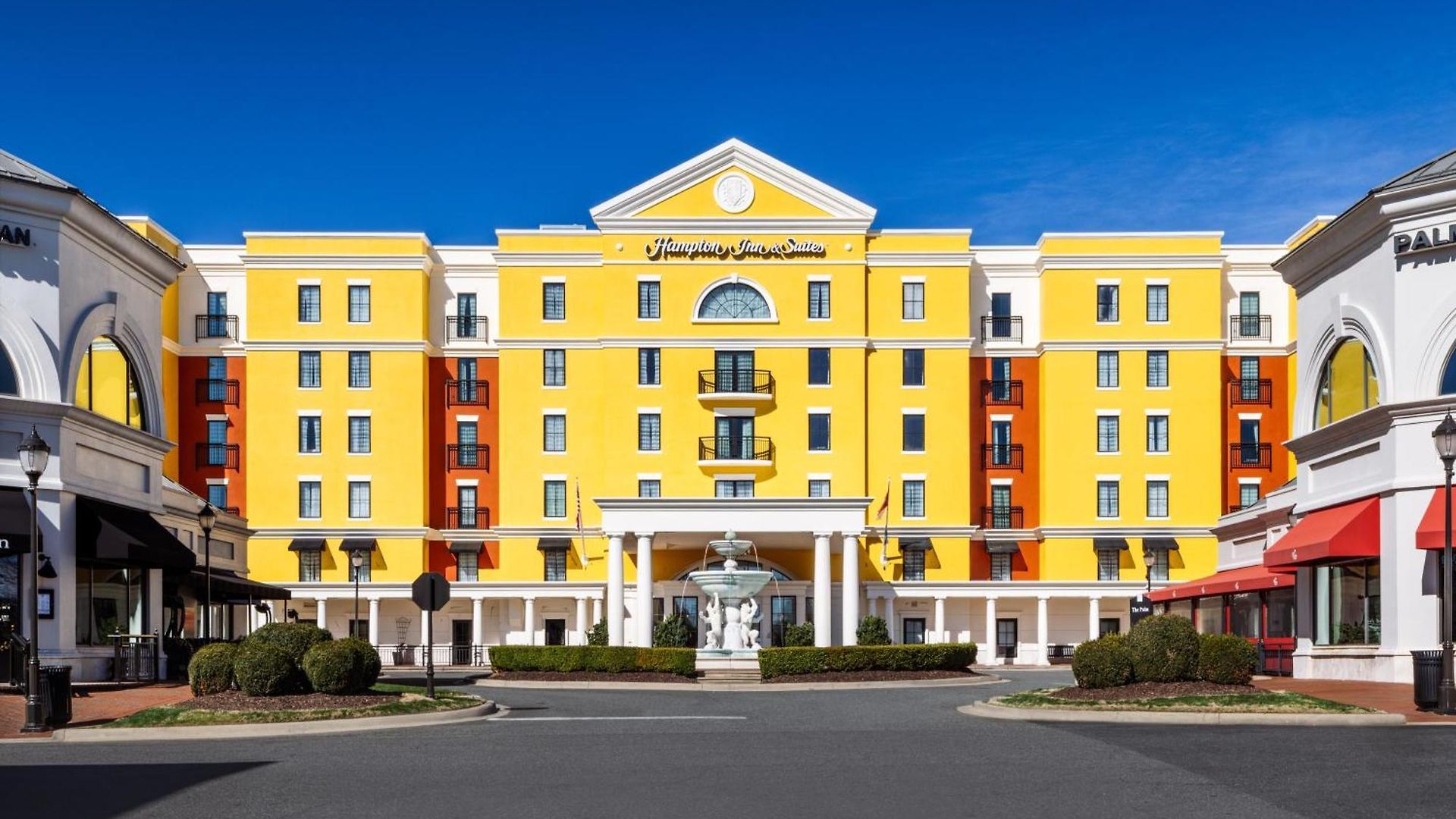 Hotel Hampton & South Park At Phillips Place 3*